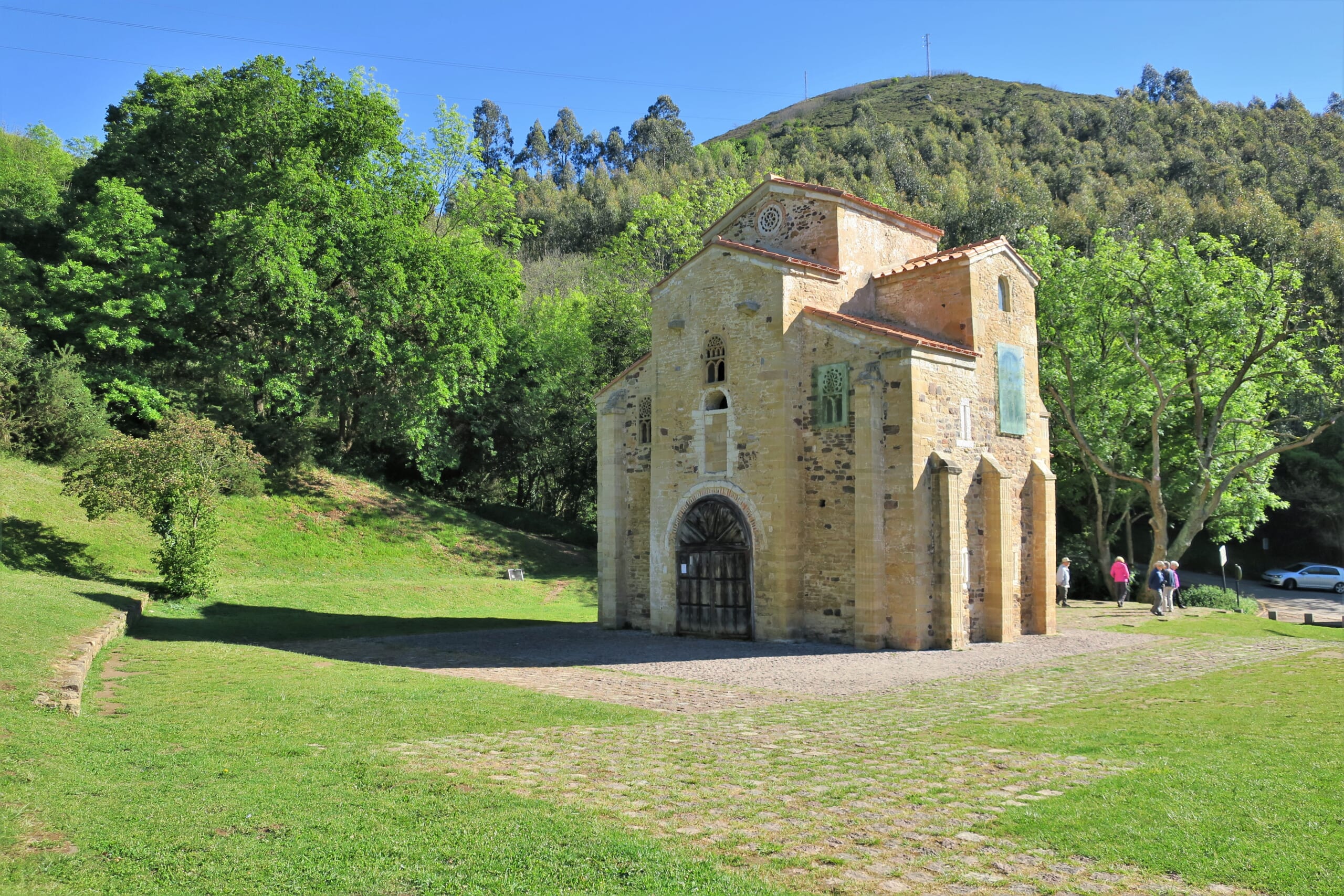 北スペインの観光スポットであるアストゥリアスのプレロマネスク建築