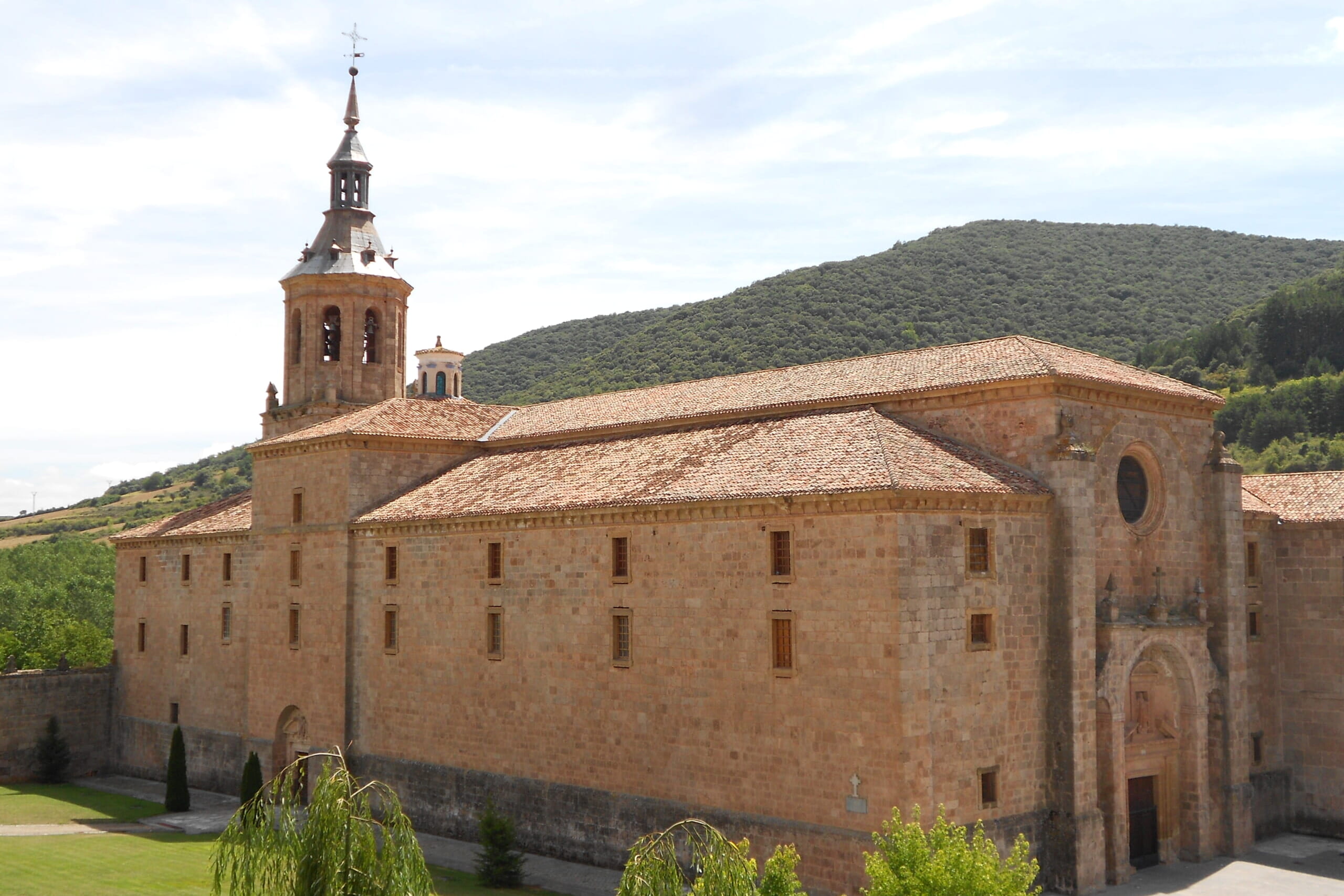 北スペインの観光地であるリオハのユソ修道院