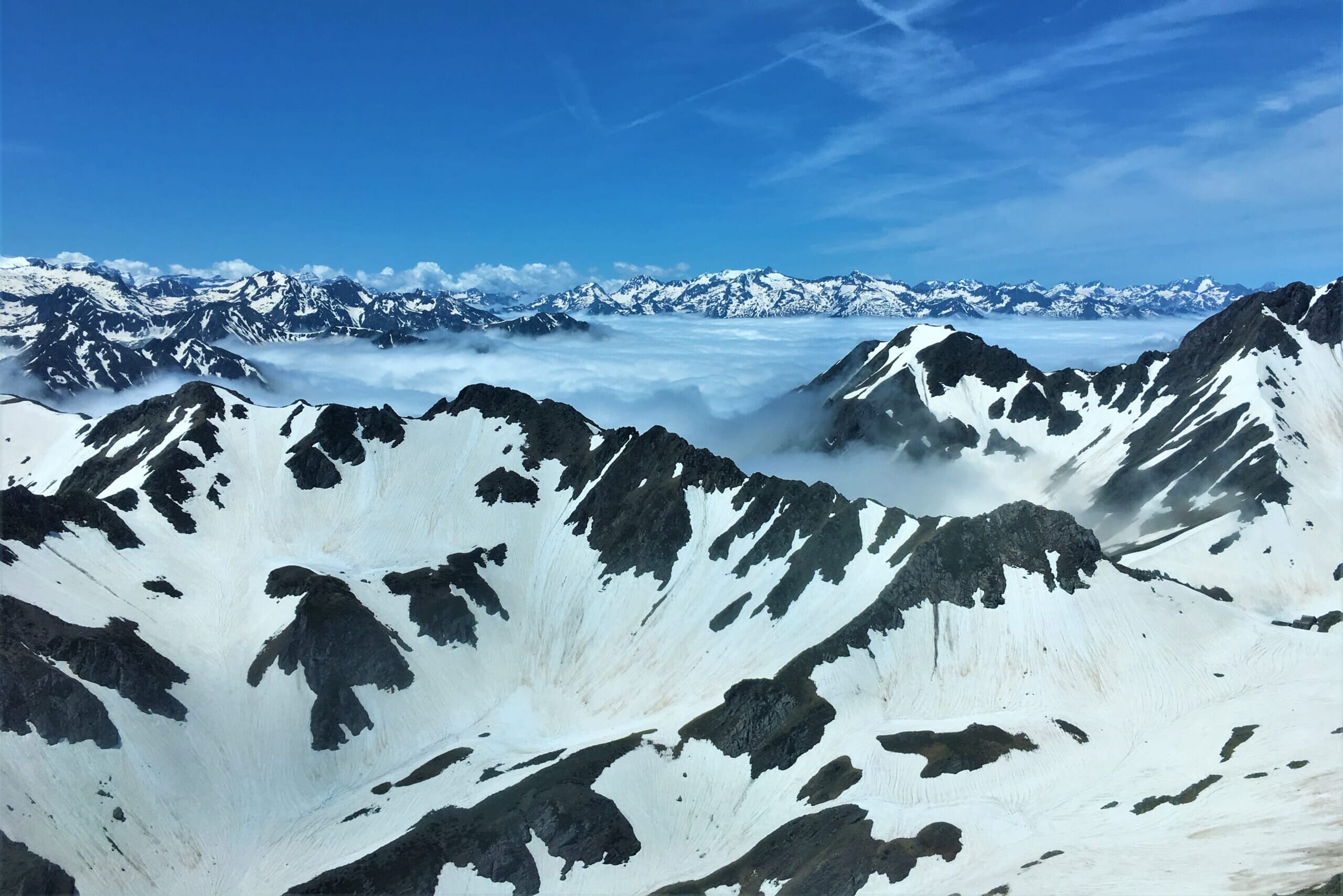ピレネー山脈のピック・ドゥ・ミディ展望台からの眺め