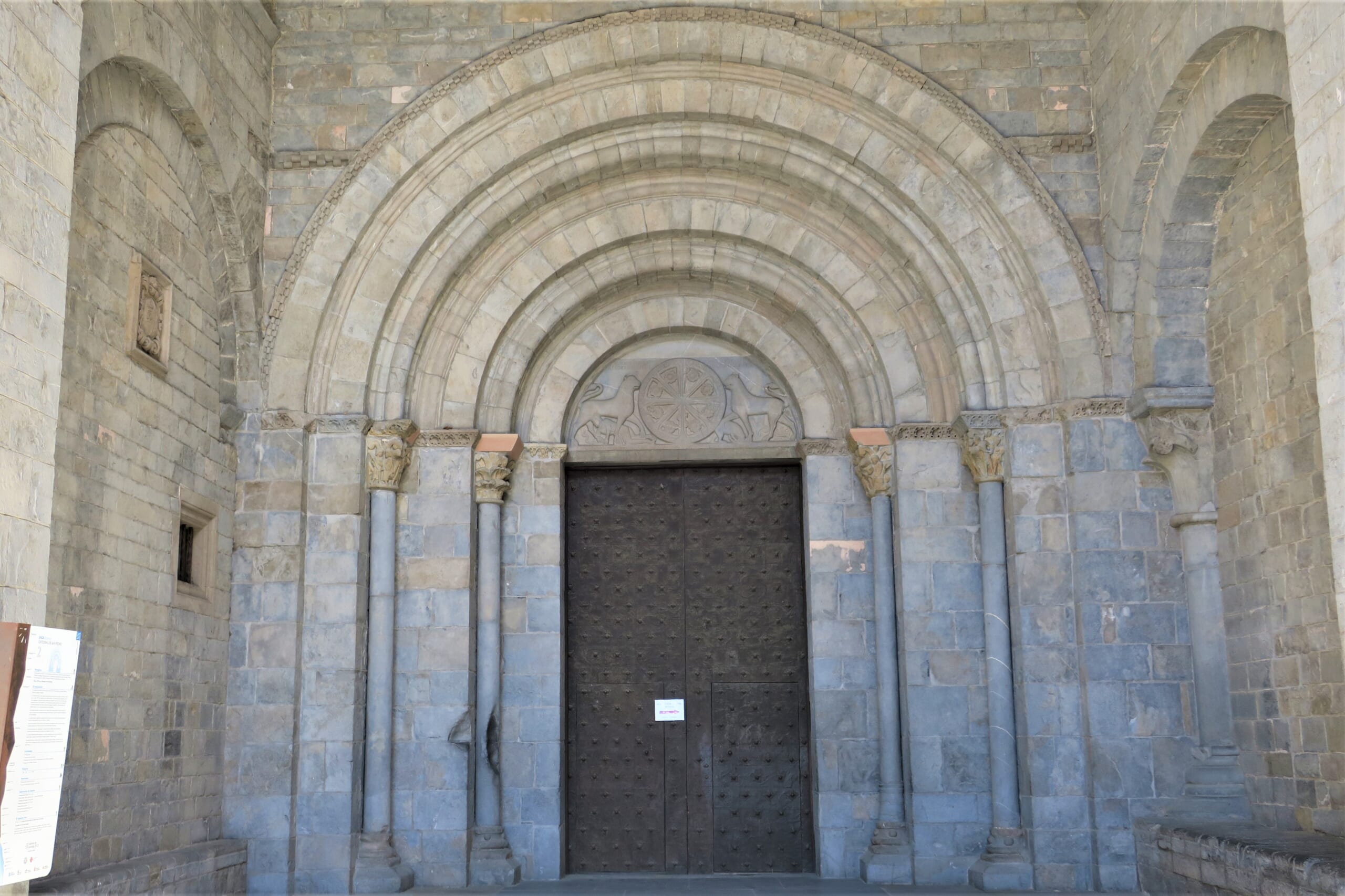 北スペインのサンティアゴ巡礼路の経由地であるアラゴンのハカ大聖堂