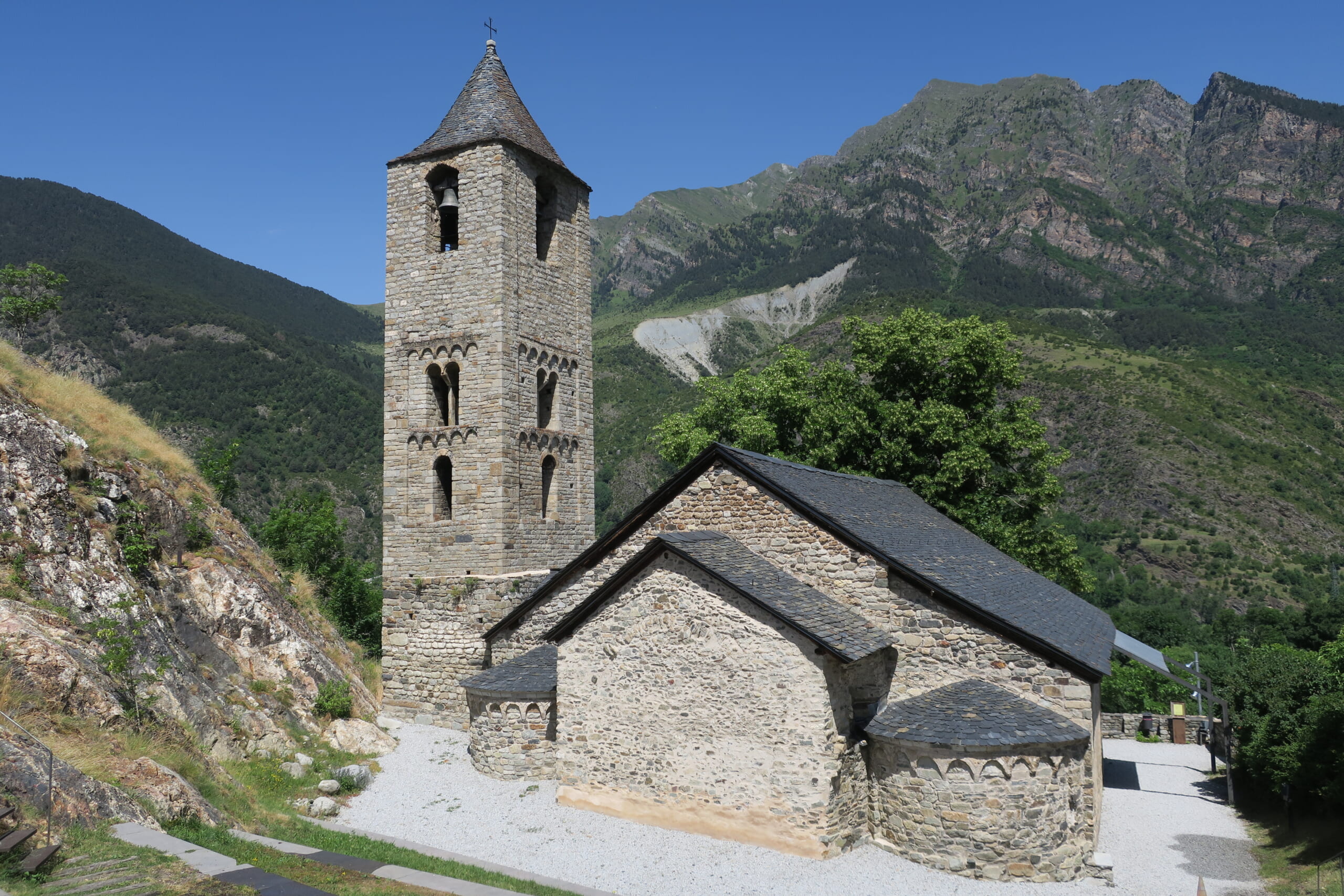 北スペインのロマネスク様式の教会